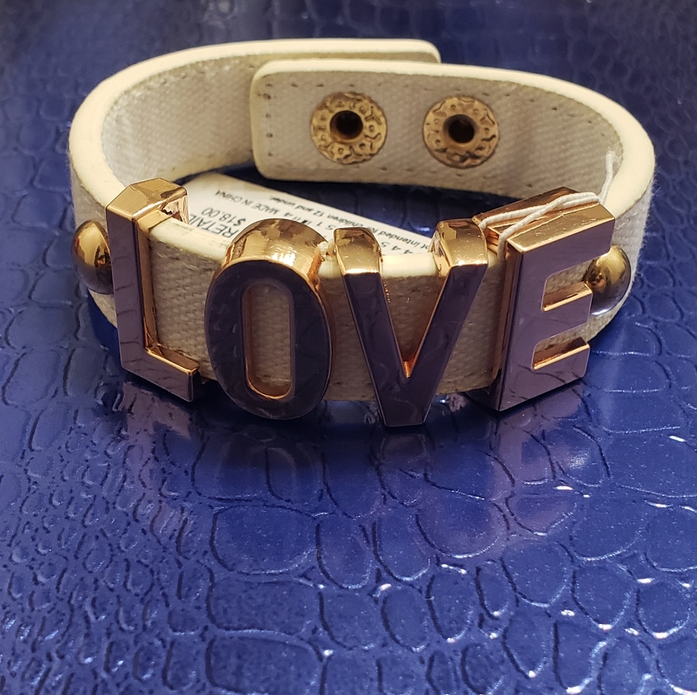 BCBG snap bracelet